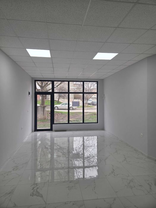 Дава се под наем Магазин в Разград, Освобождение - 51 кв.м за 418.71 € - Снимка #2