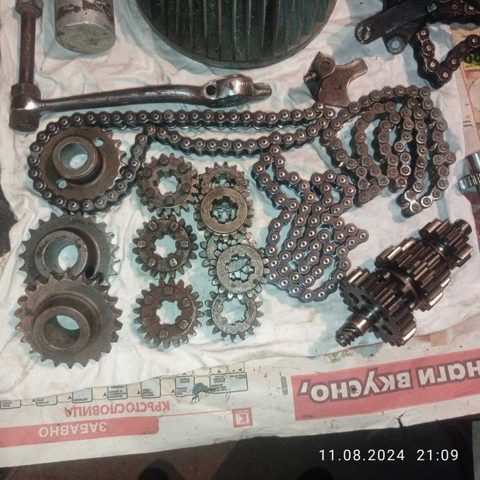 Продавам части за мотоциклет ЯВА 175 и 250 кубика. модел 57г.