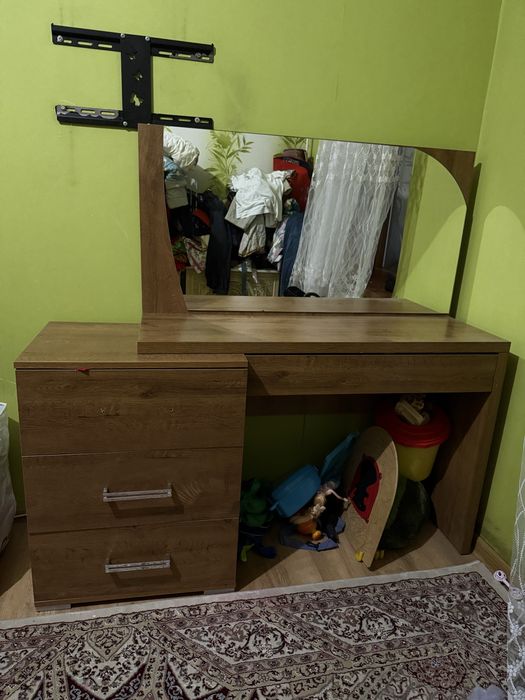 Комод в очень хорошем состоянии продам срочно.