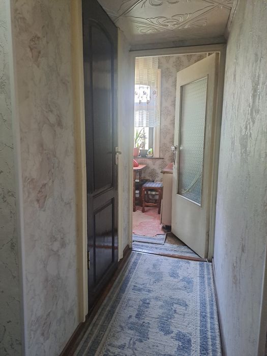 Kvartira 1 xonali  sotiladi 5 etajli dom 3 qavatida