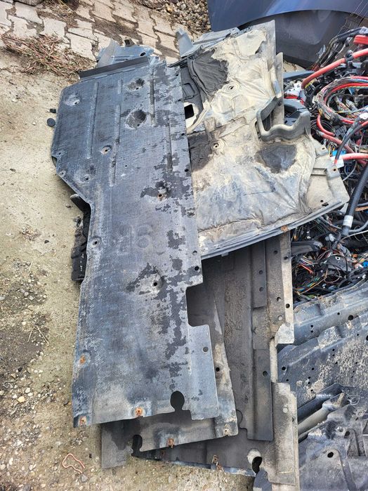 Scut bmw e90,scut podea,scut cutie Dezmembrez bmw e90 320d