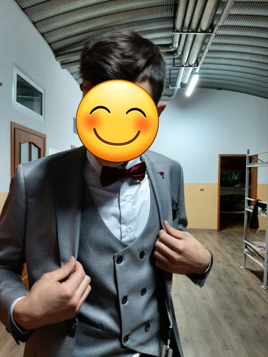 Продам 2 костюма (двойка и тройка)