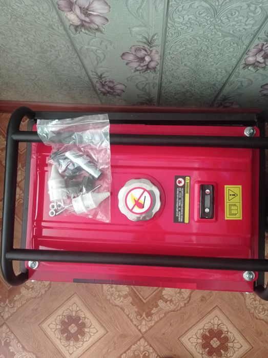 Продам бензиновый генератор