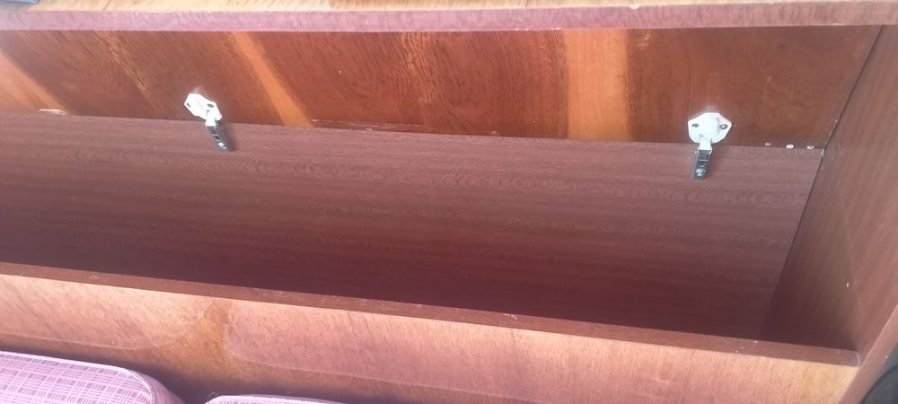 Кровать двуспальная.