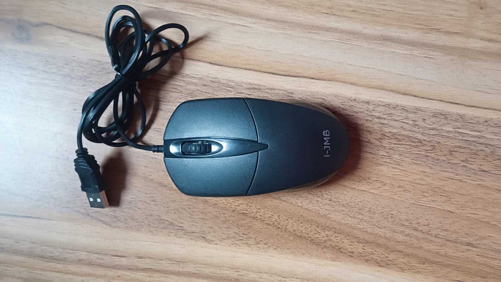 Продавам компютър Fujitsu CELSIUS W550 с монитор DELL P2419H