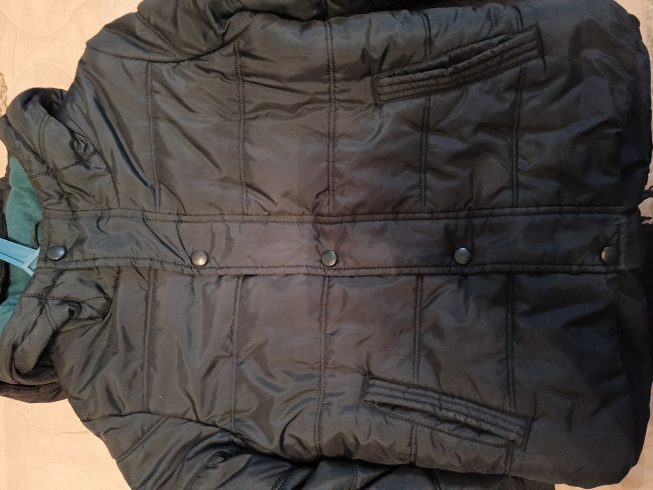 Продам куртку детскую, вторая в подарок