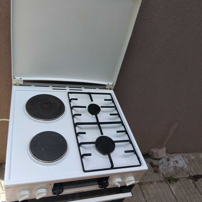 Комбинирана готварска печка Gorenje на газ и на ток