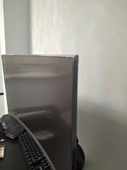 Monitor curbat Samsung