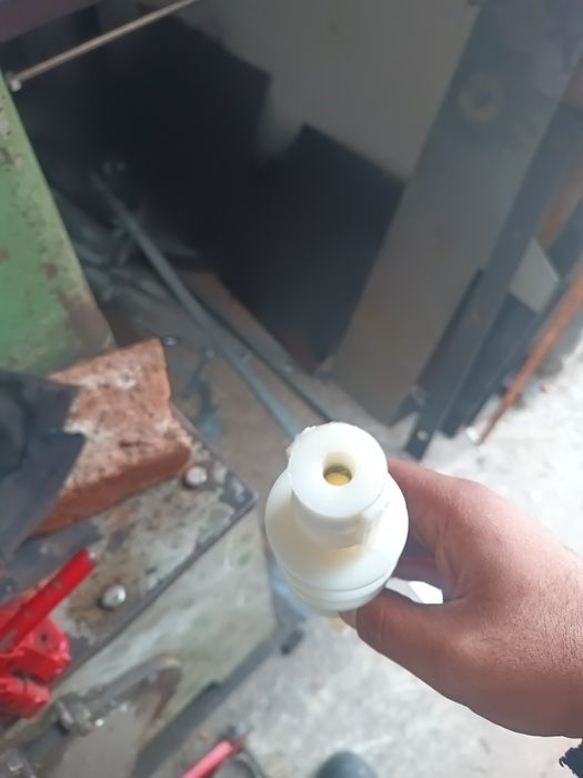 Изолатор за средно и ниско напрежение