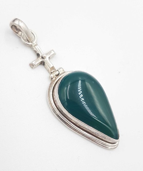 Superb pandantiv vintage din argint si agat verde