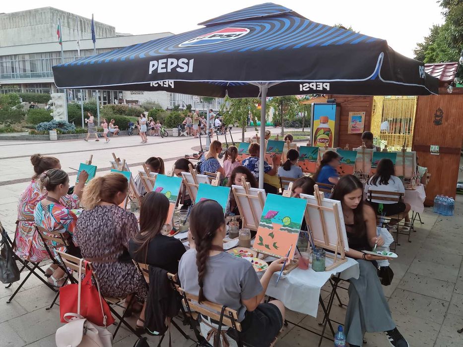 Предлагам разработен бизнес "Рисуване и Вино" без конкуренция в Смолян