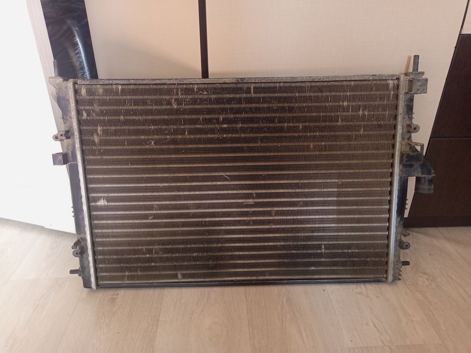 Продам основной радиатор на Ларгус