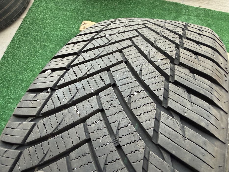 2бр. ОТЛИЧНИ ВСЕСЕЗОННИ Гуми С Борд 215/55R/17 -IMPERIAL- DOT:0122- 7.4мм.