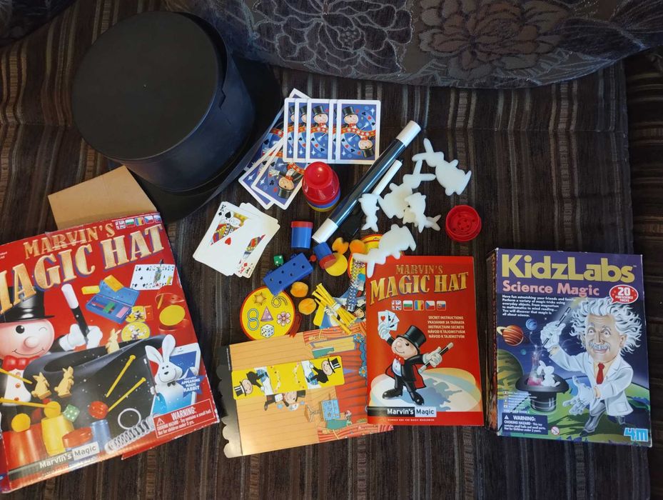 Разпродажба на играчки-писти, роботи и др.