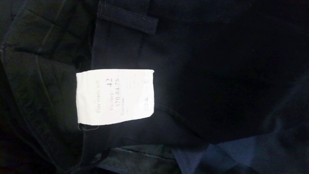 Школьная форма и много пар джинс