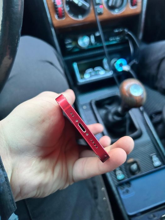 Айфон 12 мини в хорошем состояние