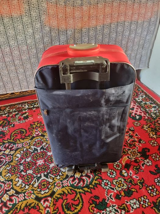 Чемодан на колёсах