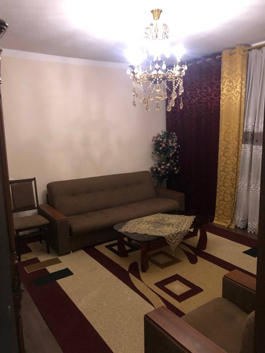 Сергели 7А .3 бекат ёнида  2/1/7 .Срочно сотилади