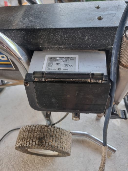 Vând pompa de  zugrăvit airlessco