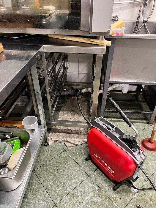 Чистка канализации услуги сантехника  прочистка канализации аппаратом