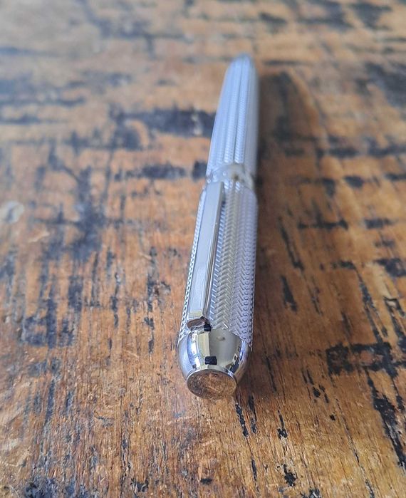 химикалка HUGO BOSS Elemental сребро метал с шарки тип рибена кост