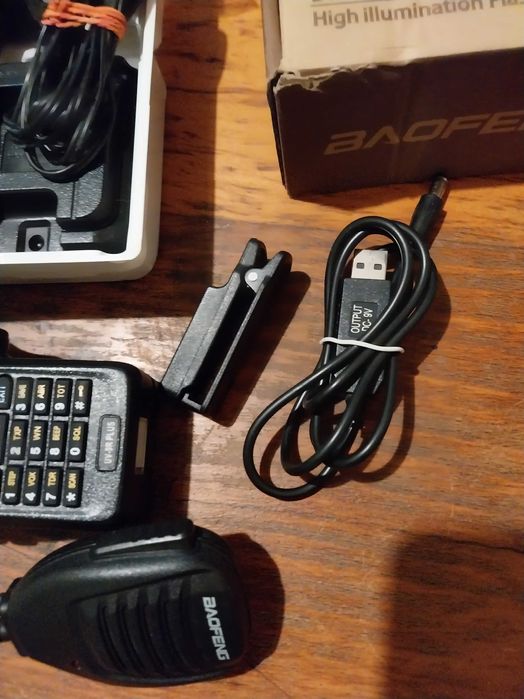 Set 2 statii radio PMR, Baofeng UV-9R Plus 10W si UV-82 8W