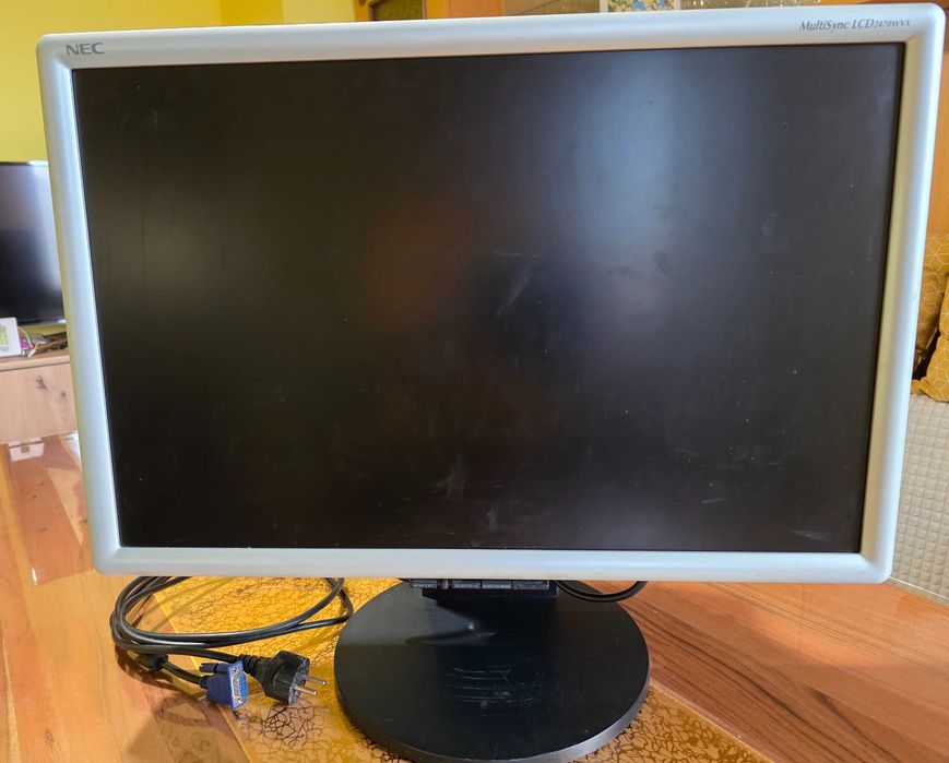 LCD монитор NEC 24"