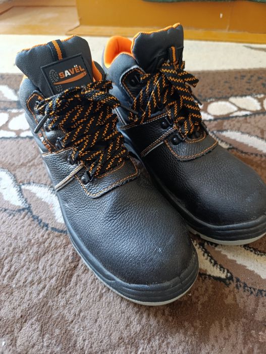 Оёк кийим сотилади