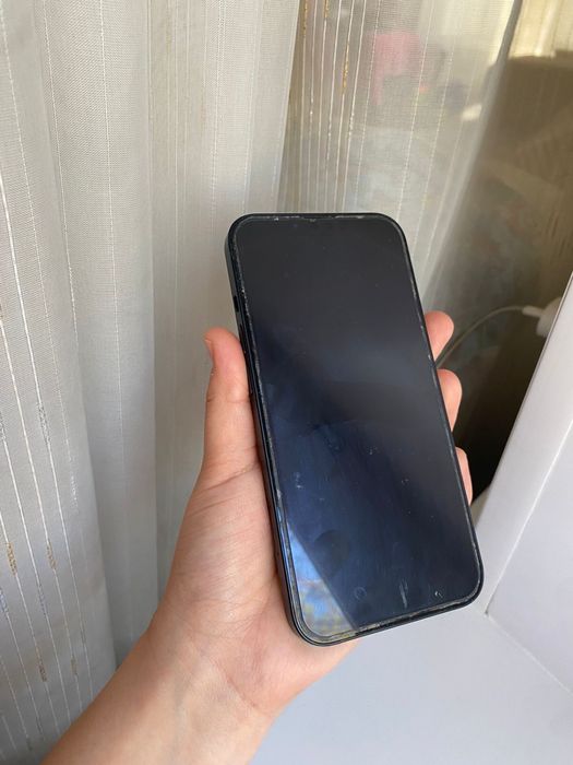 Продам Iphone 13