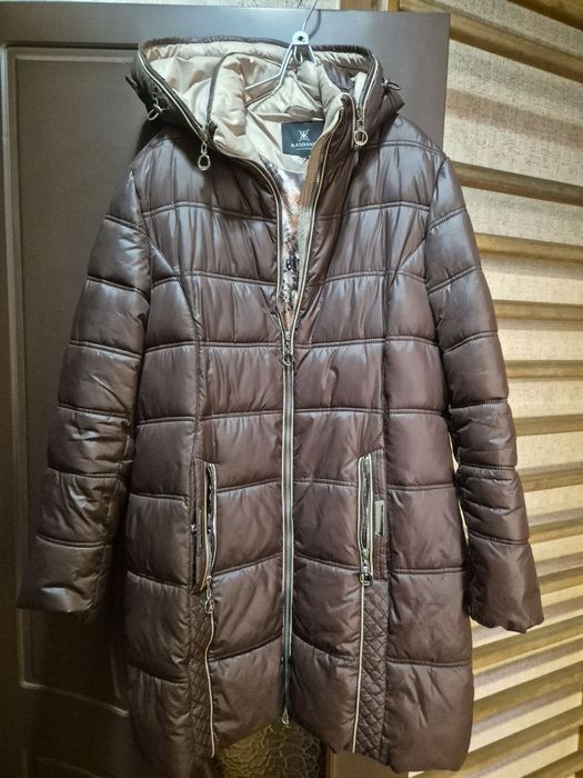 Женская куртка с капюшоном