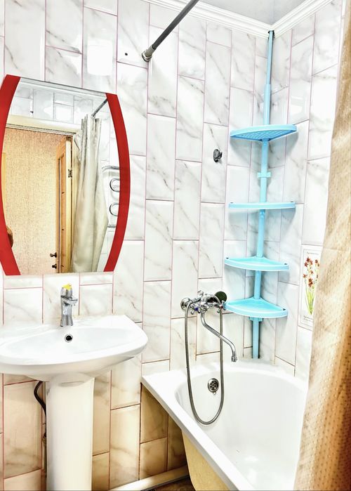 Посуточно! Сдается двухкомнатная квартира в 13 микрорайоне!