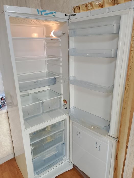 Холодильник двухкамерный Индезит