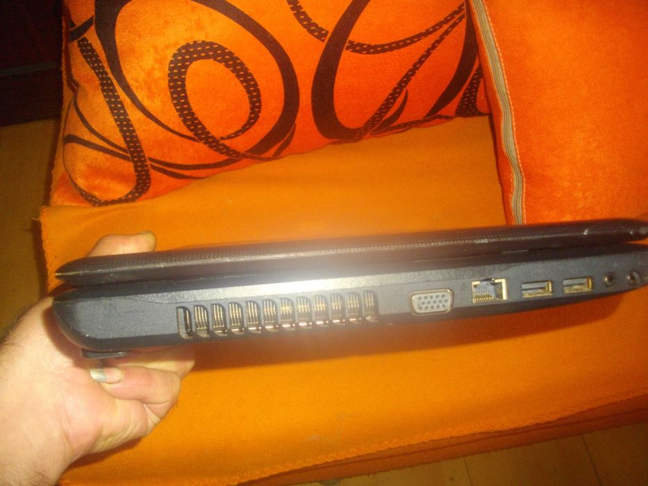 Лаптоп TOSHIBA Satellite C660D-15P-ЗА ЧАСТИ/ ЗА РЕМОНТ-Не Светва-15,6"