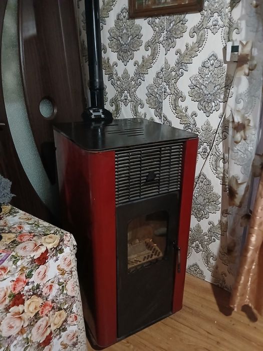 Soba pe peleți cu burlane incluse