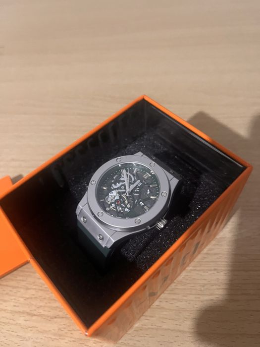 Продам 2 часы общий 25000тг уступка будет