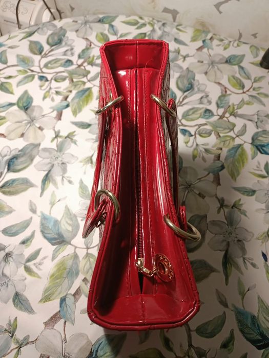 Продам лакированную сумку