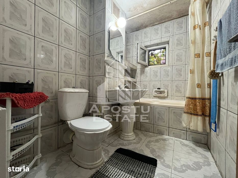 Apartament cu 3 camere, 2 bai, 2 balcoane, zona Vladeasa