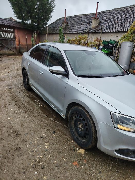 VOLKSWAGEN Jetta 2011 — imagine 3