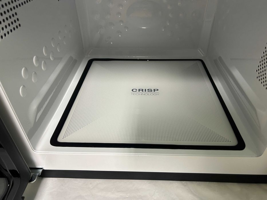Микровълнова фурна Bauknecht ExtraSpace Crisp MW 427 SL (С транспортен дефект)