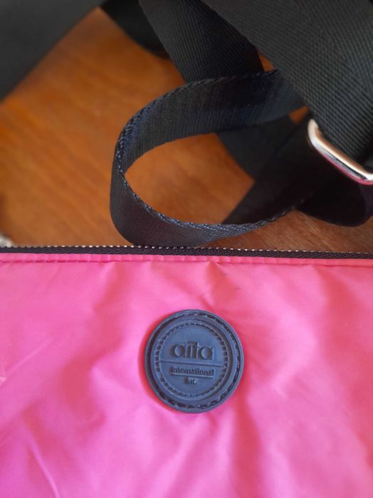 Дамска розова чанта през рамо Aita