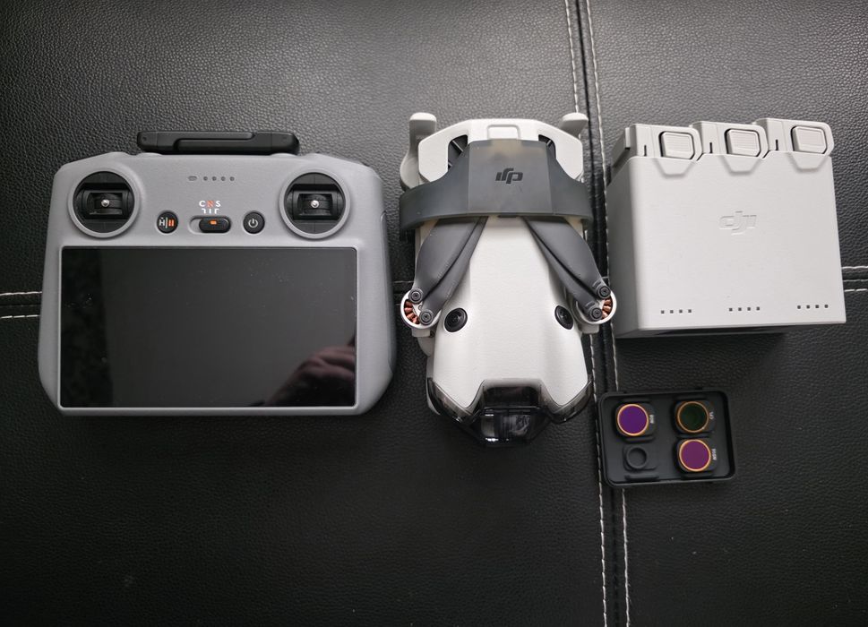 Дрон DJI Mini 4 Pro Fly More Combo