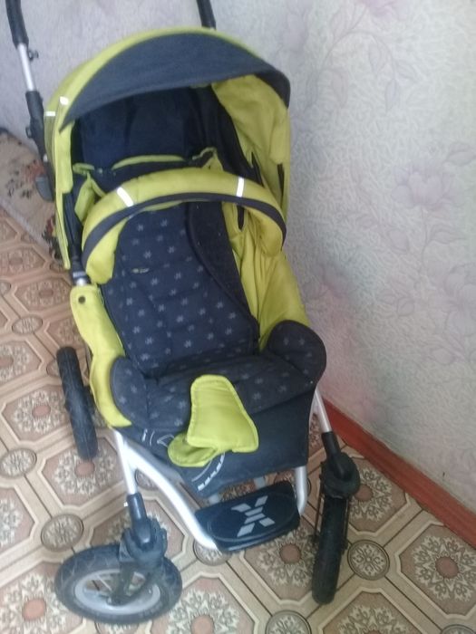 Продам коляску, ходунки.