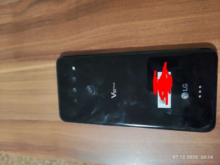 LG V50 с 2 кейса и зарядно