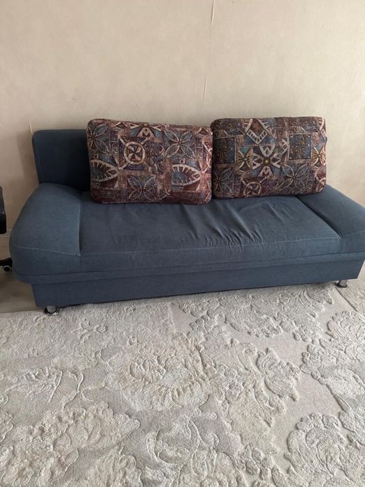 Продам два дивана.