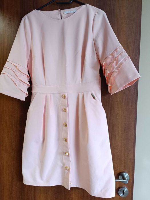 Красива Розова рокля