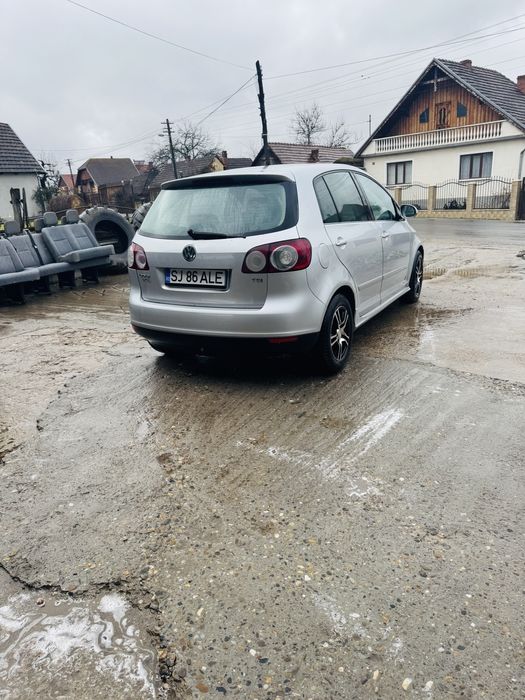 Vând Golf 5 plus