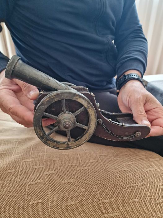 Оръдие от бронз и дърво