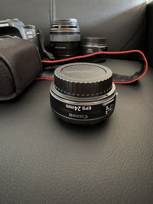 Продавам Canon EOS 77D + 4 обектива + светкавица + подарък фото раница Hama