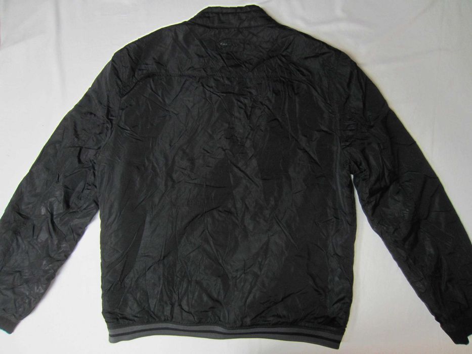 Geaca Calvin Klein, masura XXL, matlasata, poliester, subtire ca grosime, stare f.buna