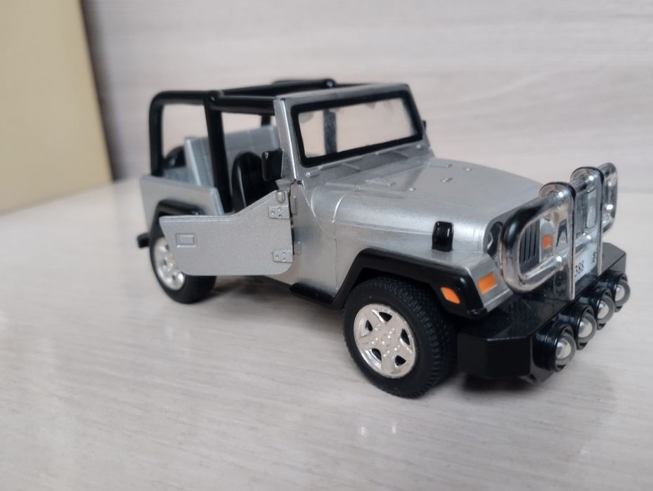 Игрушки машинки металлические